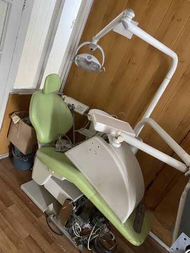 Медтовары: Стоматологические кресло,по 10.000 сомов каждый,есть не рабочие место