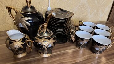 куплю чайный сервиз: Продаю изысканный чайный сервиз, выполненный в элегантном черном цвете