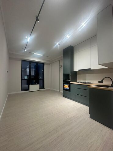 пустая квартира: 3 комнаты, 77 м², Элитка, 10 этаж, Евроремонт