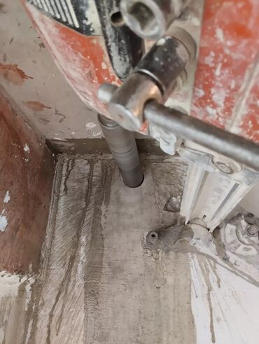 Tikinti işləri: Beton kəsmə ve desme xidməti. Beton kəsmə və desme isderi görürük — 9