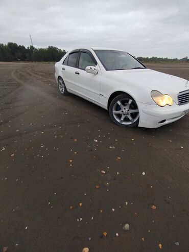 Mercedes-Benz: Mercedes-Benz C-Class: 2 l | 2002 il Sedan — 6