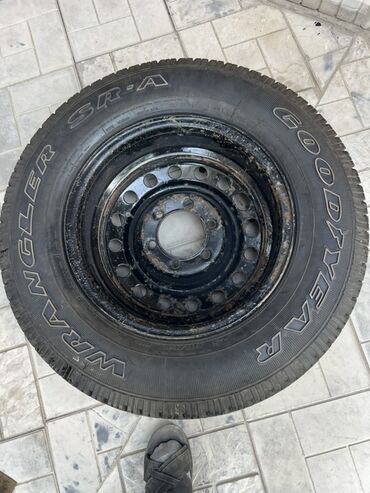 внедорожные шины: Шина Goodyear Wrangler SR-A, предназначенная для всесезонного