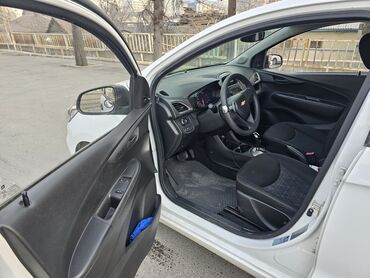 Chevrolet: Chevrolet Spark: 2020 г., 1 л, Вариатор, Бензин, Хэтчбэк — 5
