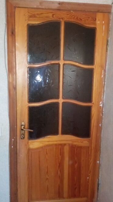 Furnitura və aksessuarlar: 2 eded Taxta qapı 1.96x82sm