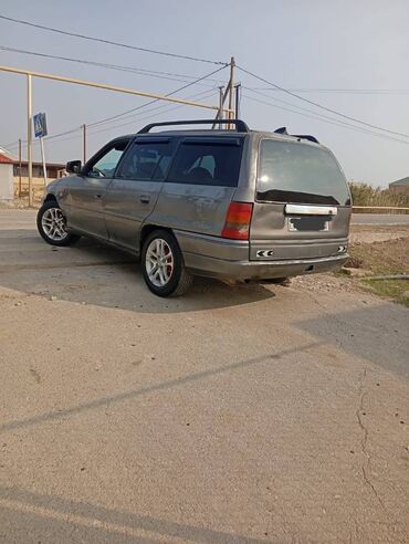 Opel: Opel Astra: 1.6 l | 1992 il 32000 km Universal -da lalafo.az — 4 Opel: Opel Astra: 1.6 l | 1992 il 32000 km Universal — 4