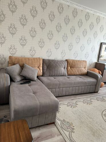 işlənmiş divan satılır: Kunc divan fabrik malidir .Acilan bazali .450₼ satilir .Unvan Bileceri