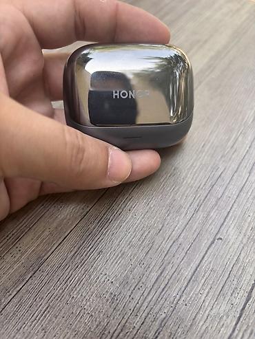nomrə telefon: HONOR simsiz qulaqlıq üçün şarj futlyarı - Brend: HONOR - Rəng: tünd — 1