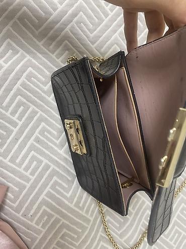 marc jacobs: Маленькая женская сумка-кроссбоди - Цвет: черный, глянцевая фактура — 3