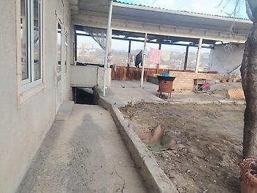 Продажа коттеджей и домов: Продается жилой дом с двором. - Планировка: несколько изолированных — 8