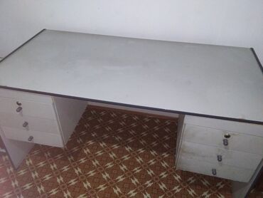 офисные столы и кресла бу: Стол с ящиками, размер 150x75, высота 75 см., все крепления в наличии