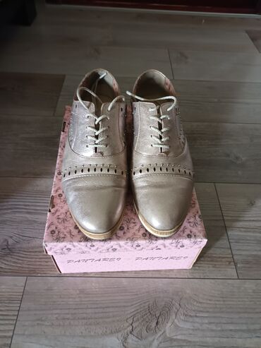 srebrna haljina i cipele: Oksfordice, 40