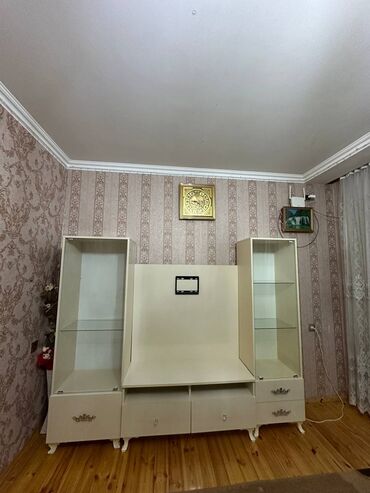 jurnalistler binasinda satilan evler: İşlənmiş, Komod, Azərbaycan