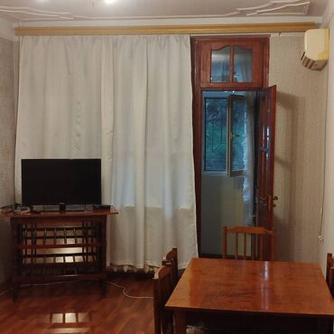 Uzunmüddətli kirayə mənzillər: Azadlıq metrosu yaxınlığında 8-ci mikrorayonda 5 mərtəbəli binanın — 2