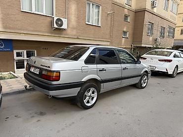 Volkswagen Passat: 1989 г., 1.8 л, Механика, Бензин, Седан at lalafo.kg Volkswagen Passat: 1989 г., 1.8 л, Механика, Бензин, Седан
