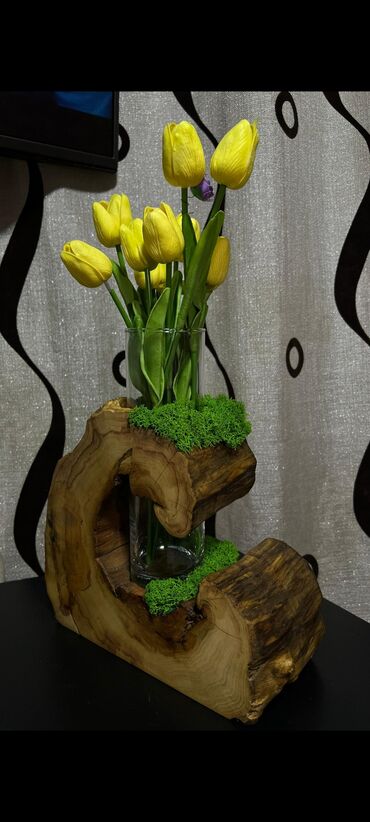 где можно купить вазу для цветов: Ваза в дереве. ручная работа. продаю 15000сом