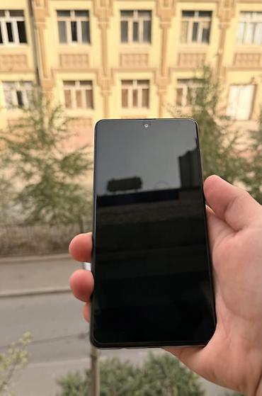 фон для фото: Samsung Galaxy A71, Б/у, 128 ГБ, цвет - Белый, 2 SIM — 4