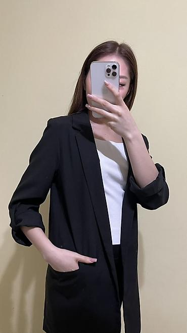 Пиджаки, жакеты: Женский удлиненный черный пиджак - Классический крой с лацканами — 5