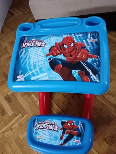 igračke crni petak: Fantastičan dečiji stočić sa klupicom i popularnim Spiderman dezenom