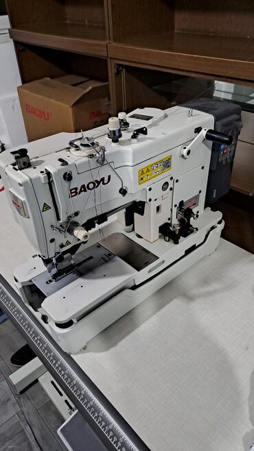 промышленные швейные машины: Продаю петельный пуговичные машинки срочно почти новые пользовались