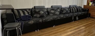 угловой диван для гостинной: Угловой диван, цвет - Черный, Б/у