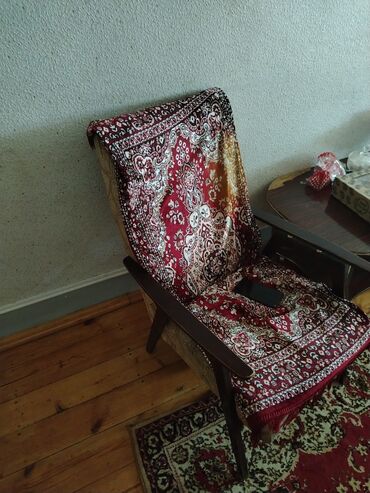 Qonaq otağı dəstləri: Klassik üslubda otaq mebelləri dəsti Dəst tərkibi: - Geniş divar — 6