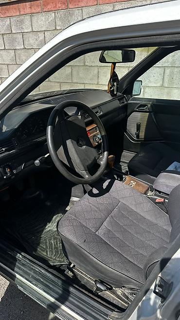Продажа авто: Mercedes-Benz E-Class: 1988 г., Механика, Бензин, Седан — 6