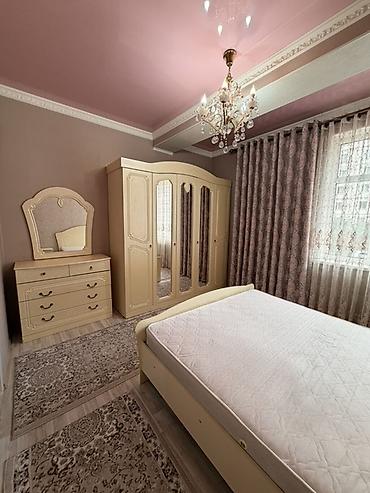 кв ижарага: 3 бөлмө, Төмөнкү Джал (Джал-23) Кыймылсыз мүлк агенттиги, Жаныбарлары жок, 6 айдан баштап, 1 жылдан баштап, Толугу менен эмереги бар — 2