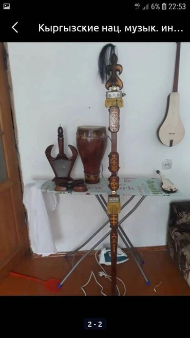 Комузы: Оруктон жасалган комуздар жана кылкыяктар сатылат, уста озу комузчу — 6