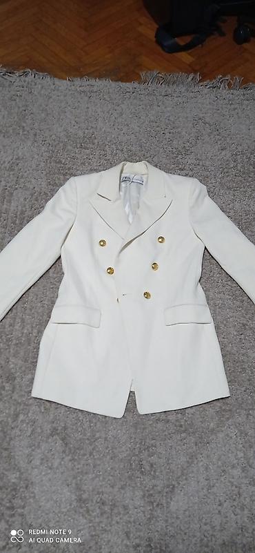 Sakoi: ZARA ženski blejzer, model sa duplim kopčanjem. - Boja: krem/bela - — 2