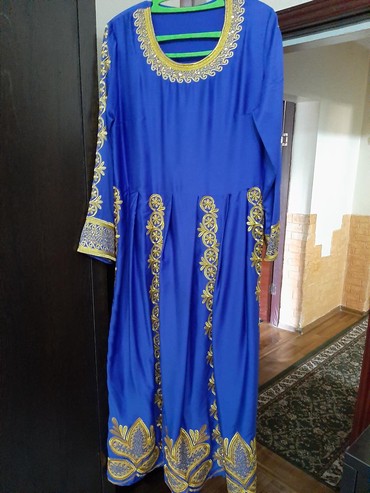 платье в горошек с кружевом: Все платьи в хорошем состоянии 50р синяя с узором и горошек