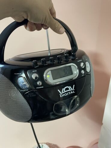 Zvučnici i stereo sistemi: Radio radi antena ne moze skroz da se izvuce ali odlicno radi radio — 3