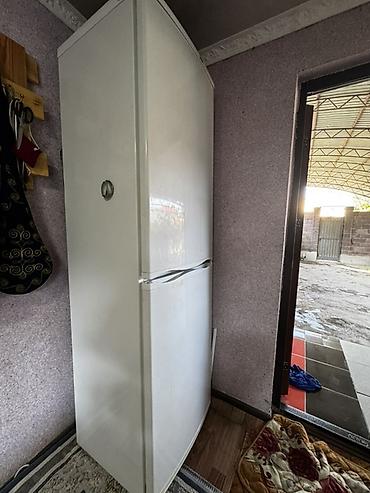 mini refrigerator: Холодильник ATLANT, двухкамерный, белый Б/у - Классическая компоновка — 1