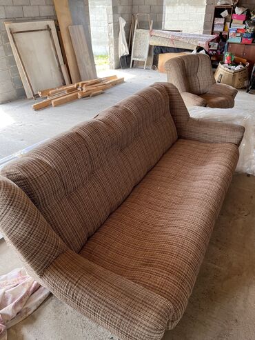 раскладной диван с двумя креслами: Прямой диван, цвет - Бежевый, Б/у