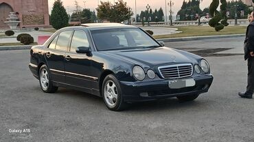 maşın güzgüsü: Mercedes-Benz E 220: 2.2 l | 2000 il Sedan