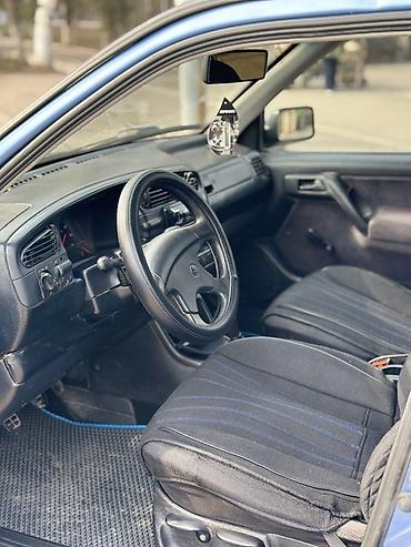 a8 d2: Volkswagen Vento: 1993 г., 1.8 л, Механика, Седан — 4