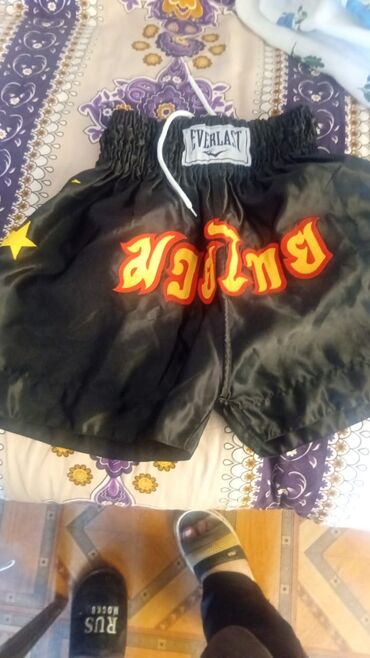 Toy paltarları və aksesuarları: Məhsul: Muay Thai/ Kikboks şortu - Brend: Everlast (etiketli) - Rəng