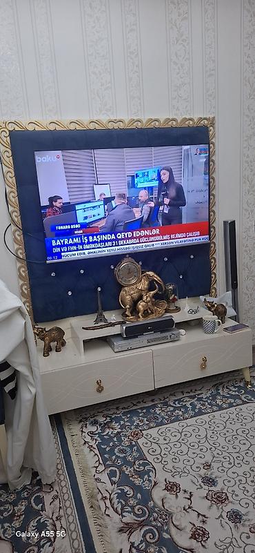 набор инструментов: Qonaq otağı üçün klassik üslubda mebel dəsti Tərkib: - Vitrin: Önü — 2