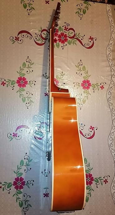 gitara akustik: Ekvalazerli-akustik gitara – kəsik (cutaway) korpuslu, natural ağac — 3