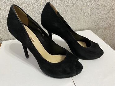 зимная обувь: Туфли 38, цвет - Черный