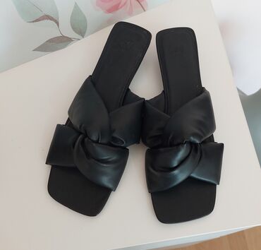 grubin papuce krava: Modne papuče, H&M, 41