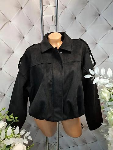 bershka.com srbija: Jaknice od velura 
Cena 4600
Uni vel.
P40 — 4