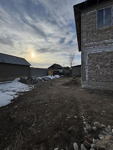 Продажа коттеджей и домов: Продаю двухэтажный кирпичный дом на участке 4 сотки (20×20) с прочным — 7