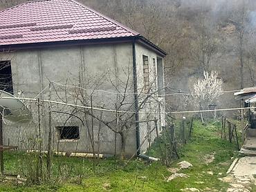 Bağ evlərinin satışı: 🏠 Köhnə ev (tam hazır): 	•	3 otaqlı 	•	2 geniş balkon 	•	Mətbəx, hamam — 13