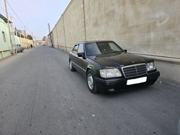 Mercedes-Benz: Mercedes-Benz E 220: 2.2 l | 1994 il Sedan