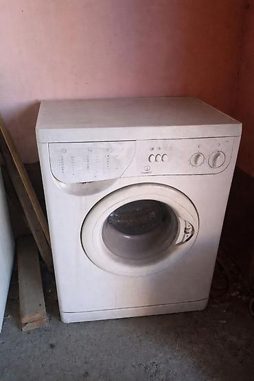 Стиральная машина Indesit. Сломана только ручка на дверце