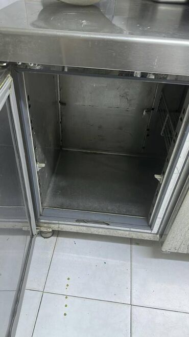 Konteynerlər: FAGOR MPS-150 2 qapili, profesyonal metbex soyuducusu. Soyuducu masa