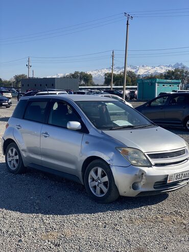 Toyota: Toyota ist: 2002 г., 1.5 л, Автомат, Бензин, Хэтчбэк