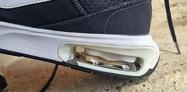 air force 1 07: Nike patike za decu – tamno siva/crna boja sa belim Swoosh logoom — 3