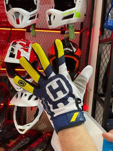 перчатки для спорта: Перчатки отличаются минималистичным дизайном, исключительной посадкой