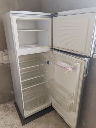 Soyuducular: İşlənmiş 2 qapılı Beko Soyuducu Satılır, rəng - Boz, Təkərli